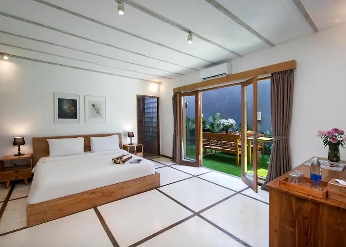Villa Location, 9 Bedr Pool Villa, Close To