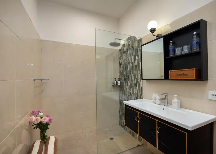 Location, 9 Bedr Pool Villa, Close To