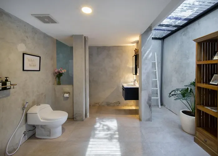 Villa Location, 9 Bedr Pool Villa, Close To *