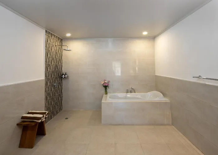Villa Location, 9 Bedr Pool Villa, Close To
