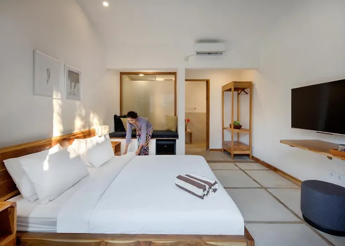 Villa Location, 9 Bedr Pool Villa, Close To