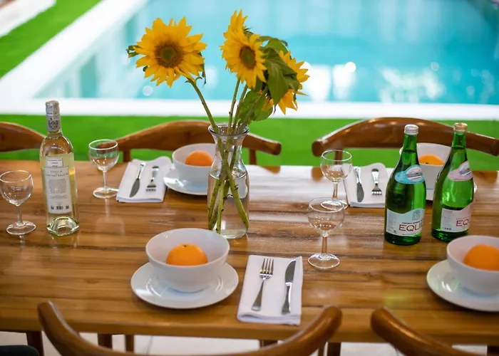 Villa Location, 9 Bedr Pool Villa, Close To *