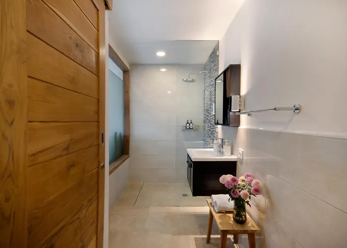 Location, 9 Bedr Pool Villa, Close To *
