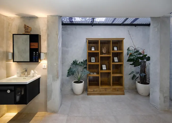 Villa Location, 9 Bedr Pool Villa, Close To *
